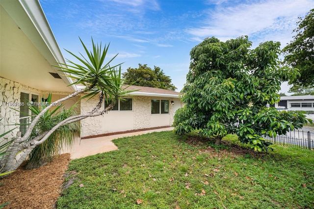 107 SE 5th St N, Dania Beach, FL 33004