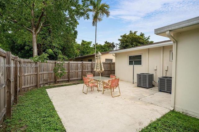 107 SE 5th St N, Dania Beach, FL 33004