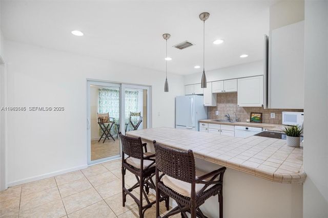 107 SE 5th St N, Dania Beach, FL 33004