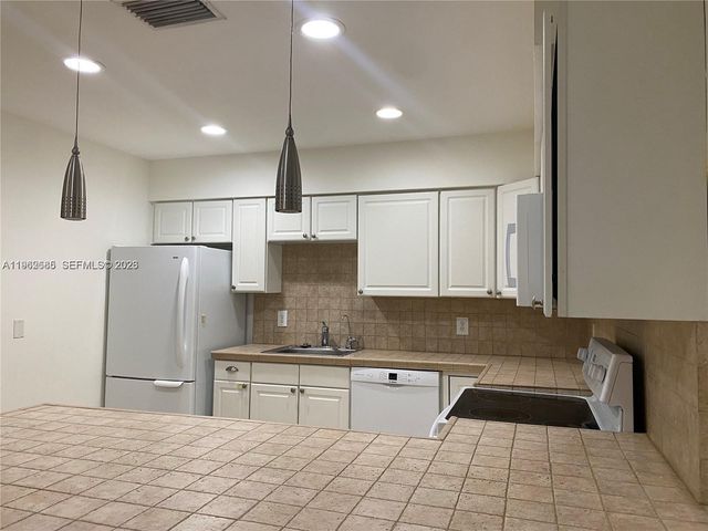 107 SE 5th St N, Dania Beach, FL 33004