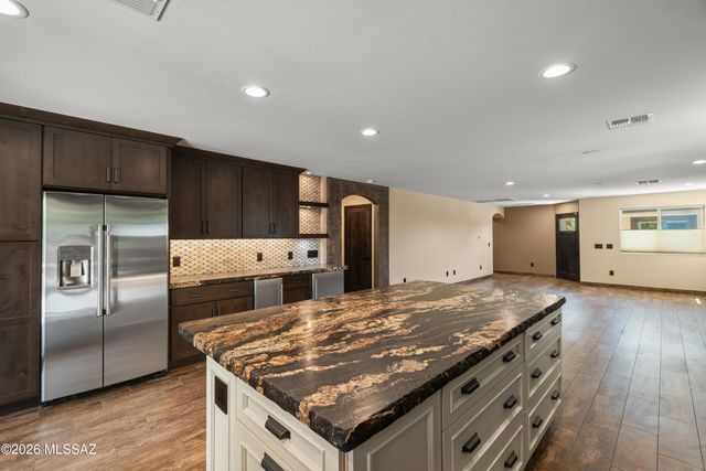 1290 W Molinetto Drive, Oro Valley, AZ 85737
