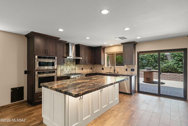 1290 W Molinetto Drive, Oro Valley, AZ 85737