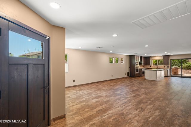 1290 W Molinetto Drive, Oro Valley, AZ 85737