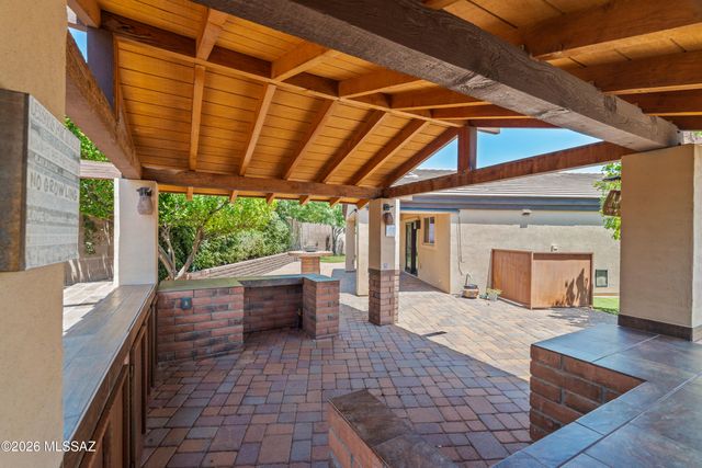 1290 W Molinetto Drive, Oro Valley, AZ 85737