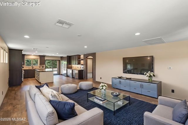 1290 W Molinetto Drive, Oro Valley, AZ 85737
