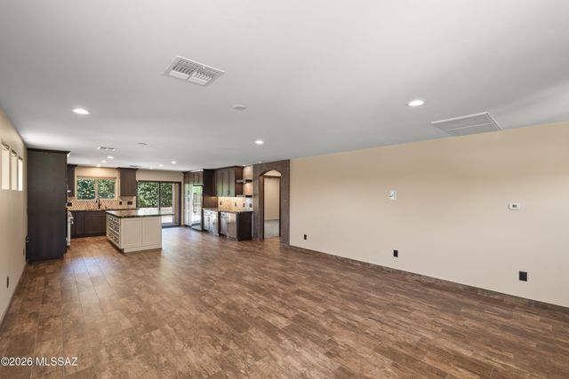 1290 W Molinetto Drive, Oro Valley, AZ 85737