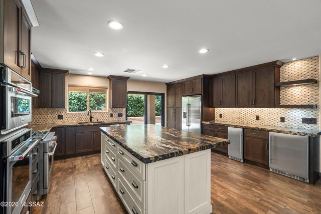 1290 W Molinetto Drive, Oro Valley, AZ 85737