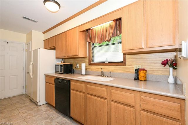 2311 Oakcliffe Drive, Kernersville, NC 27284
