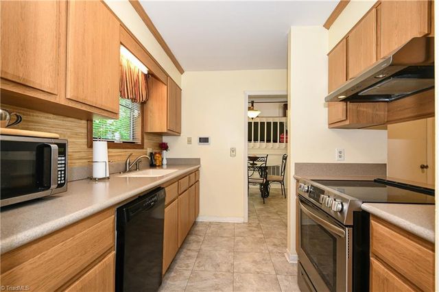 2311 Oakcliffe Drive, Kernersville, NC 27284