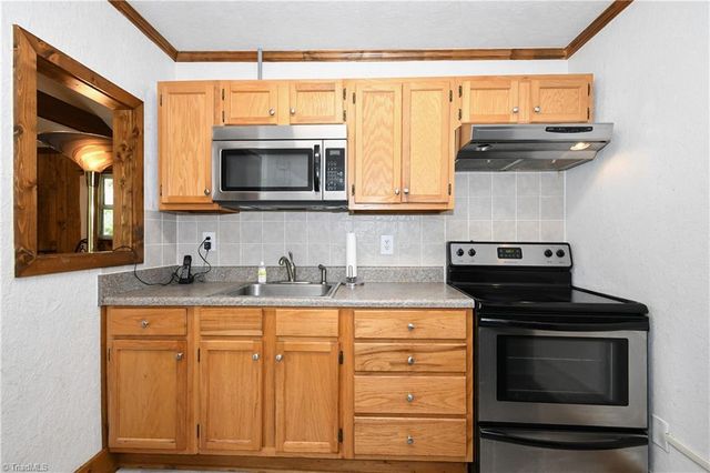 2311 Oakcliffe Drive, Kernersville, NC 27284