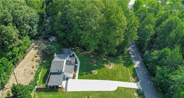 2311 Oakcliffe Drive, Kernersville, NC 27284