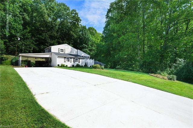 2311 Oakcliffe Drive, Kernersville, NC 27284