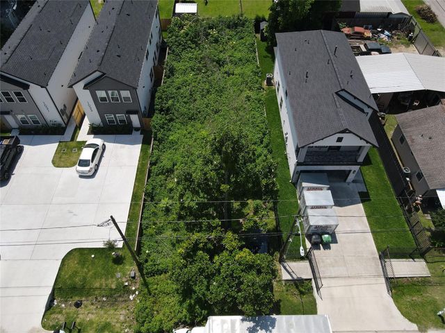 1035 North Lane, Houston, TX 77088