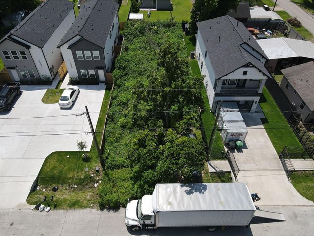 1035 North Lane, Houston, TX 77088