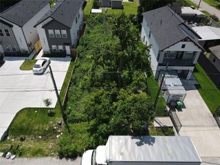 1035 North Lane, Houston, TX 77088