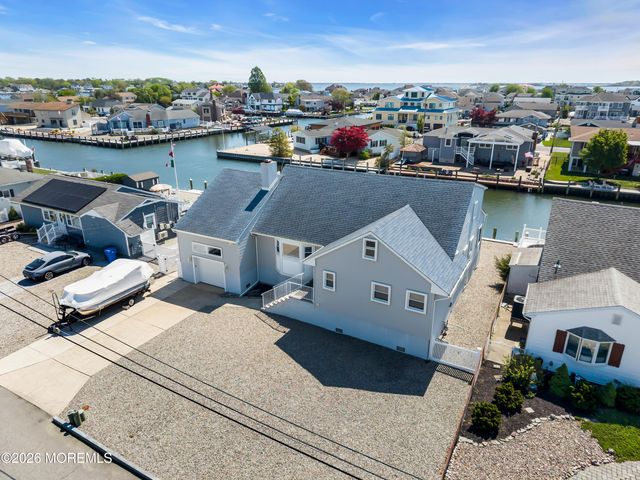 33 Clarkson Drive, Toms River, NJ 08753