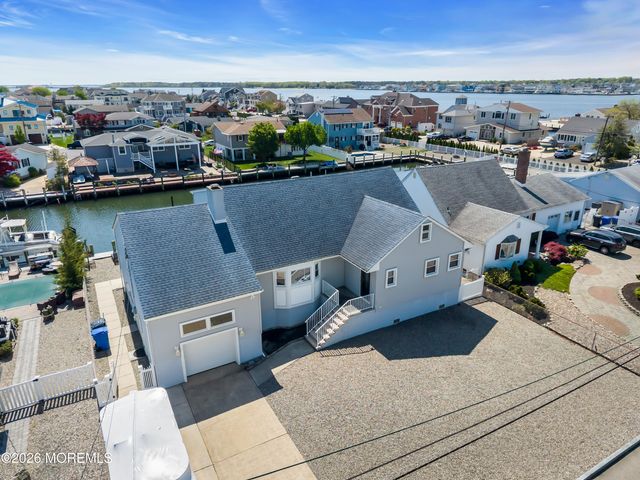 33 Clarkson Drive, Toms River, NJ 08753