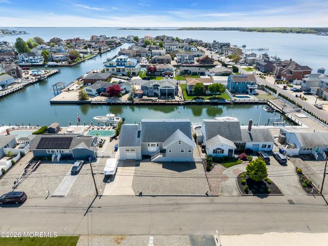 33 Clarkson Drive, Toms River, NJ 08753