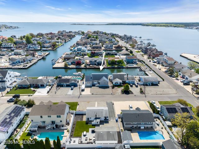 33 Clarkson Drive, Toms River, NJ 08753