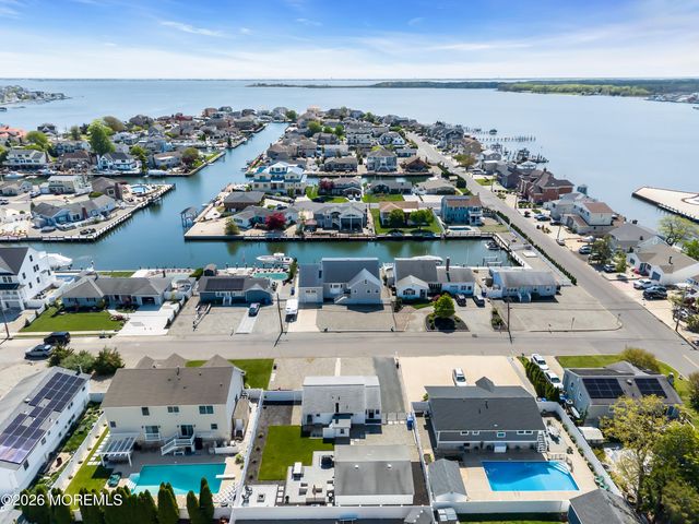 33 Clarkson Drive, Toms River, NJ 08753