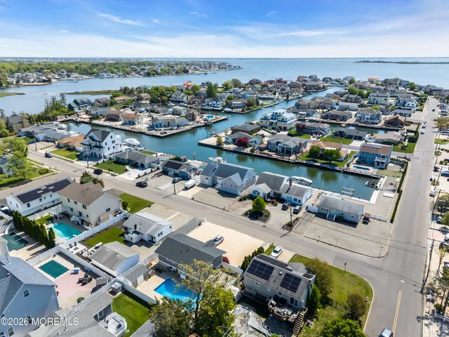 33 Clarkson Drive, Toms River, NJ 08753