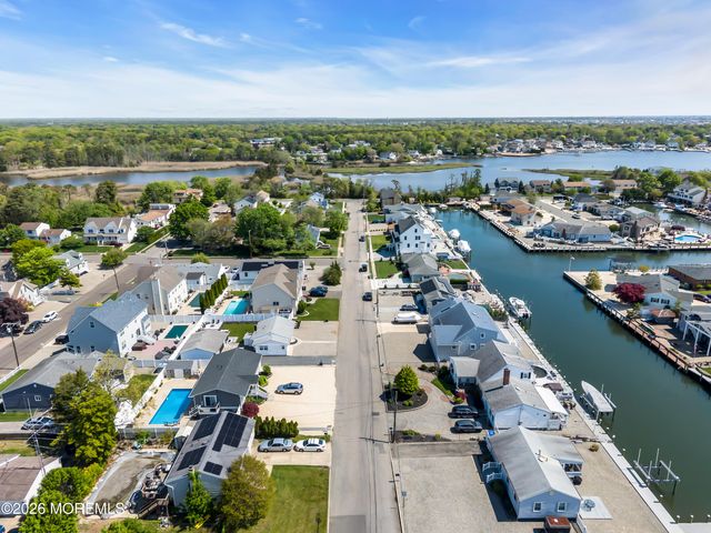 33 Clarkson Drive, Toms River, NJ 08753