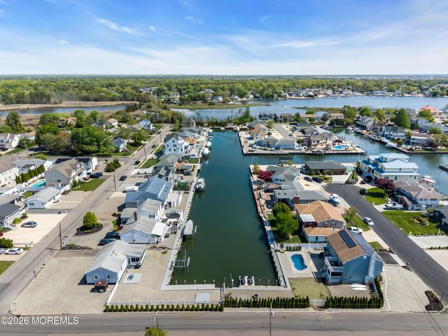 33 Clarkson Drive, Toms River, NJ 08753