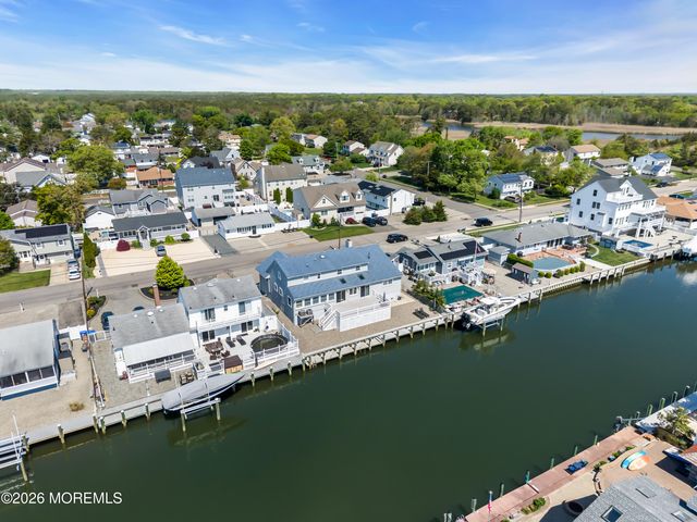33 Clarkson Drive, Toms River, NJ 08753