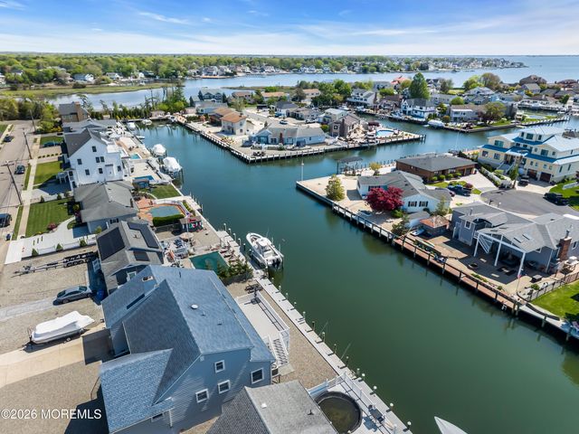 33 Clarkson Drive, Toms River, NJ 08753