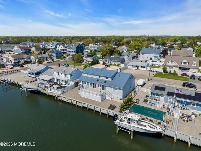 33 Clarkson Drive, Toms River, NJ 08753