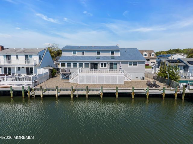 33 Clarkson Drive, Toms River, NJ 08753
