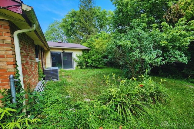 2427 Portage Path, Bellbrook, OH 45305