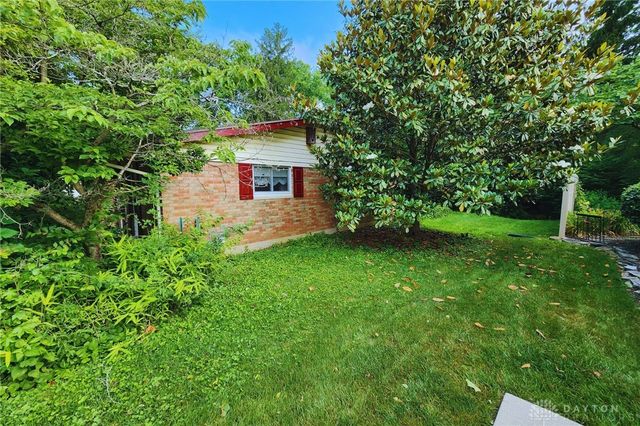 2427 Portage Path, Bellbrook, OH 45305