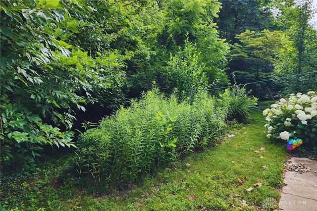 2427 Portage Path, Bellbrook, OH 45305