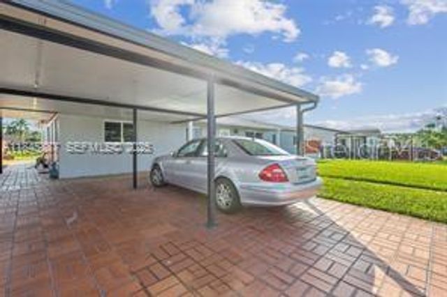 10471 SW 141 STREET, Miami, FL 33176