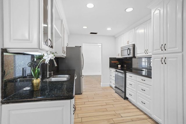 1667 39th Street, West Palm Beach, FL 33407