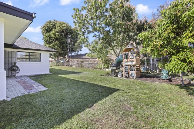 1667 39th Street, West Palm Beach, FL 33407