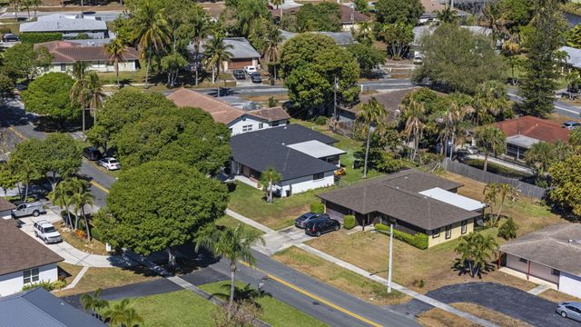 1667 39th Street, West Palm Beach, FL 33407