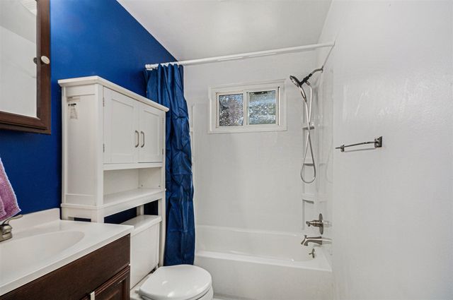 4 Burlingame Court, Ann Arbor, MI 48108