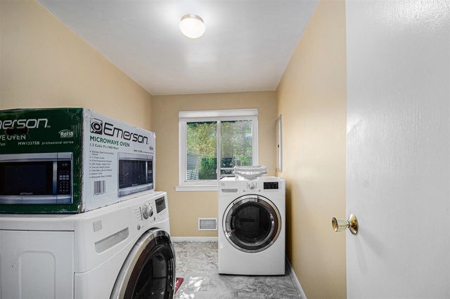 4 Burlingame Court, Ann Arbor, MI 48108