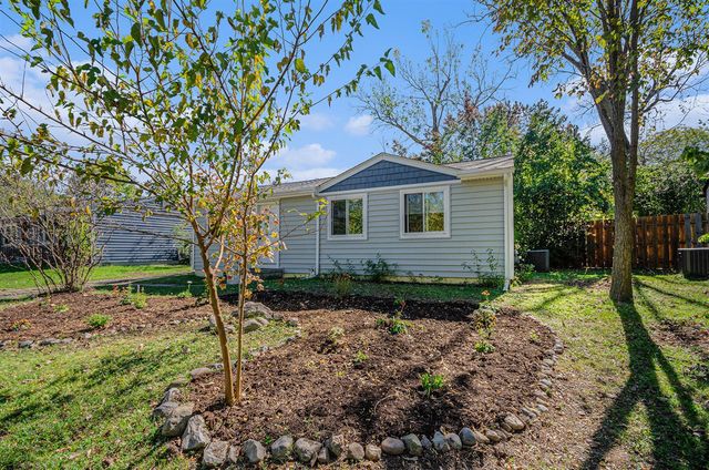 4 Burlingame Court, Ann Arbor, MI 48108