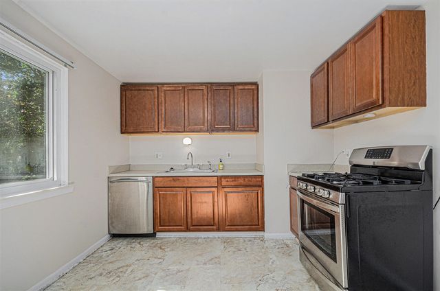 4 Burlingame Court, Ann Arbor, MI 48108