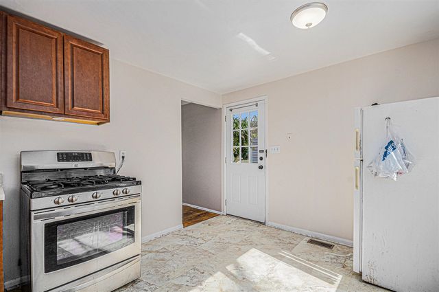 4 Burlingame Court, Ann Arbor, MI 48108