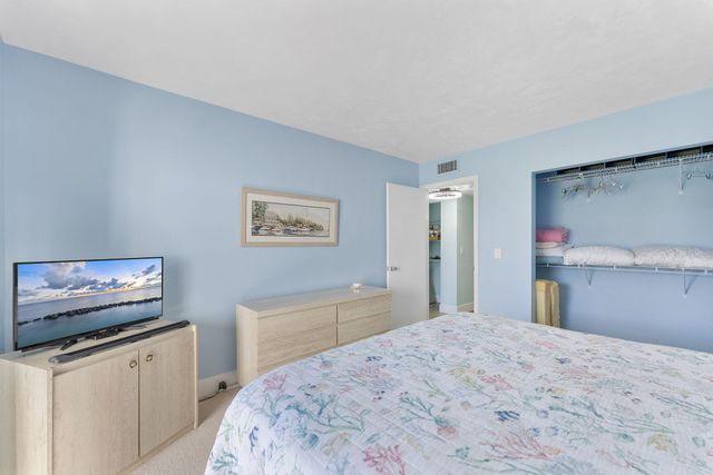 3322 CYNTHIA Lane 102, Lake Worth Beach, FL 33461
