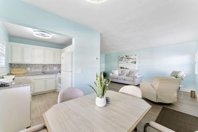 3322 CYNTHIA Lane 102, Lake Worth Beach, FL 33461