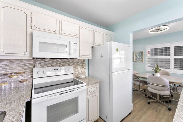 3322 CYNTHIA Lane 102, Lake Worth Beach, FL 33461