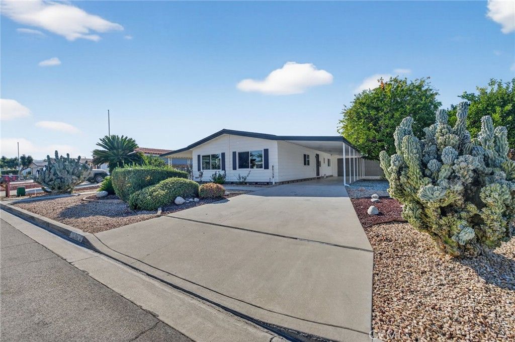 Image 1 of property listing at 25139 W Posey, Hemet, CA 92544