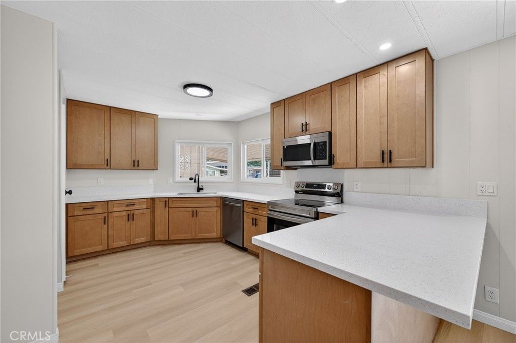 Image 11 of property listing at 25139 W Posey, Hemet, CA 92544