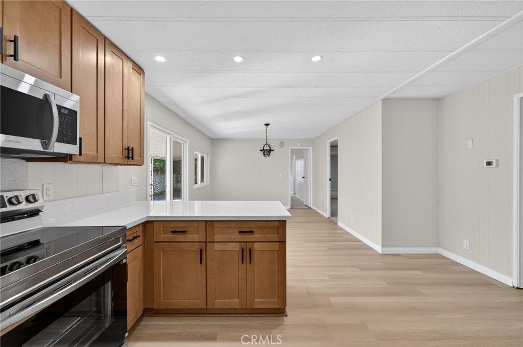 Image 12 of property listing at 25139 W Posey, Hemet, CA 92544