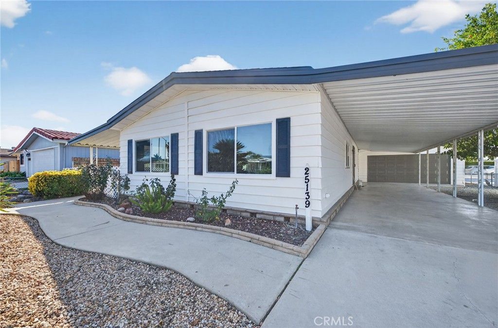 Image 43 of property listing at 25139 W Posey, Hemet, CA 92544